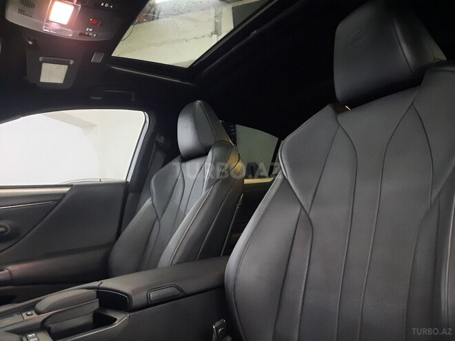 Lexus ES 300h-18
