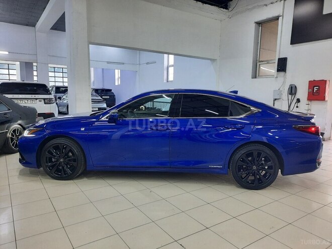 Lexus ES 300h-21