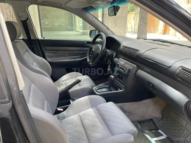 Audi A4 1998, 190,000 km - 1.8 l - Füzuli