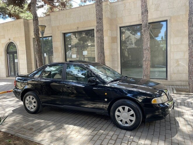 Audi A4 1998, 190,000 km - 1.8 l - Füzuli