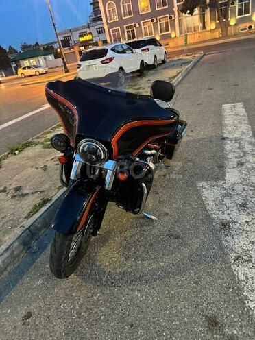 Harley-Davidson FLHX Street Glide-1