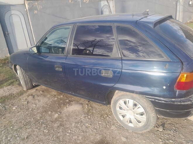 Opel Astra 1994, 280,000 km - 1.6 l - Quba