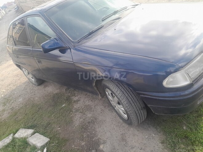 Opel Astra 1994, 280,000 km - 1.6 l - Quba