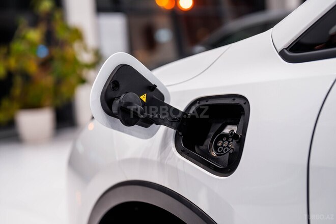 Geely Geometry E-8