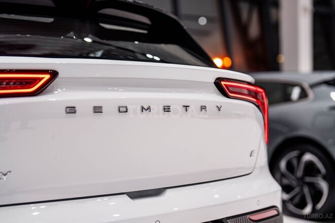 Geely Geometry E-5