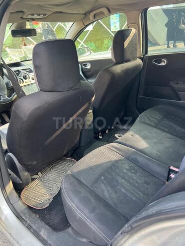 Renault Megane-13