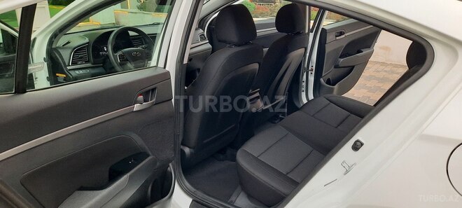 Hyundai Elantra 2018, 89,000 km - 2.0 l - Bakı