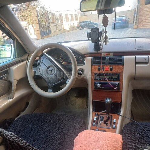 Mercedes E 240 1998, 385,000 km - 2.4 l - Bakı