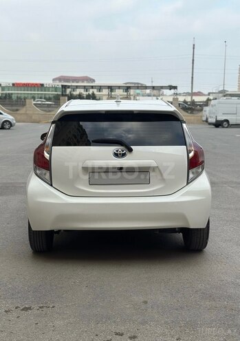 Toyota Prius C 2017, 125,600 km - 1.5 l - Bakı