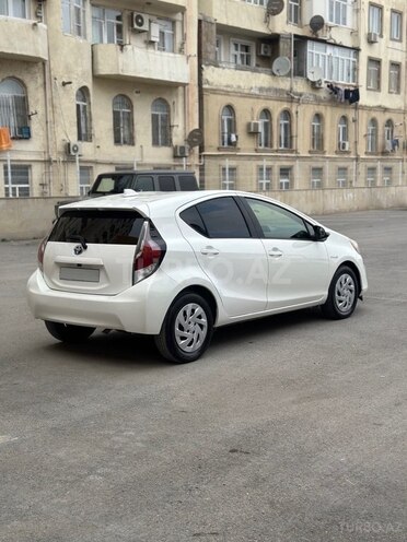 Toyota Prius C 2017, 125,600 km - 1.5 l - Bakı