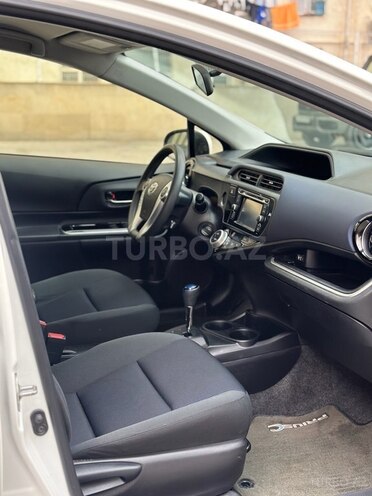 Toyota Prius C 2017, 125,600 km - 1.5 l - Bakı