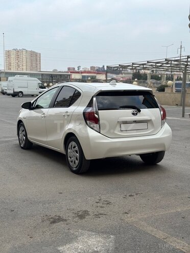 Toyota Prius C 2017, 125,600 km - 1.5 l - Bakı