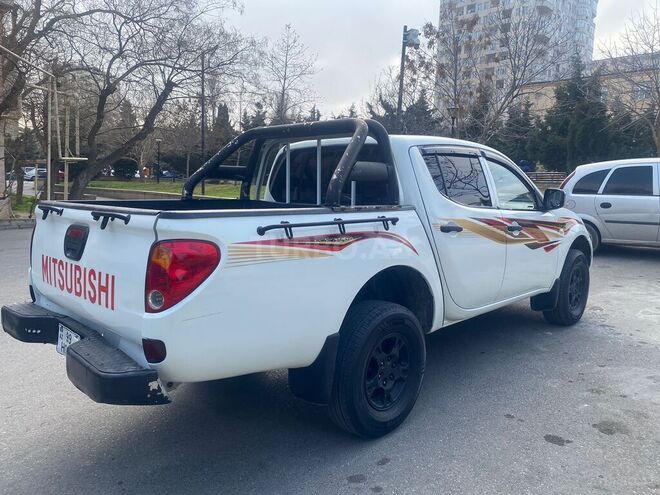 Mitsubishi L200 2013, 252,000 km - 2.5 л - Bakı