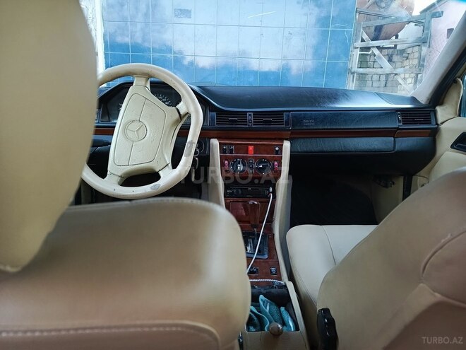 Mercedes E 220 1995, 450,000 km - 2.2 l - Quba