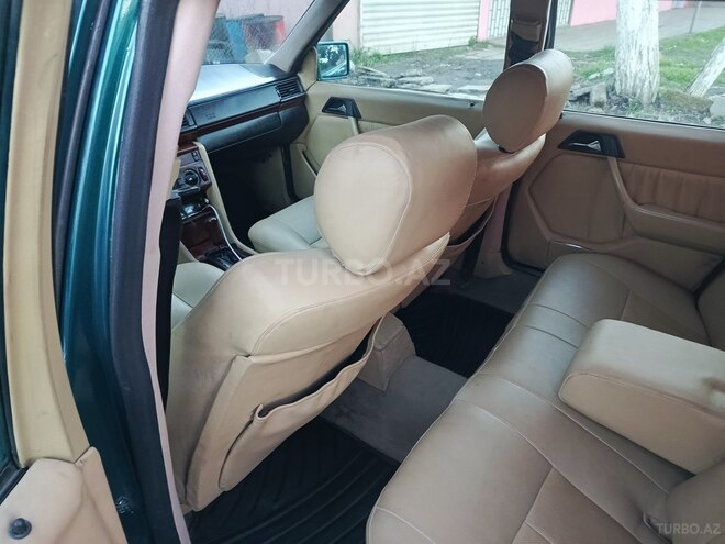 Mercedes E 220 1995, 450,000 km - 2.2 l - Quba