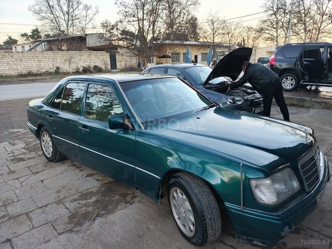 Mercedes E 220 1995, 450,000 km - 2.2 l - Quba