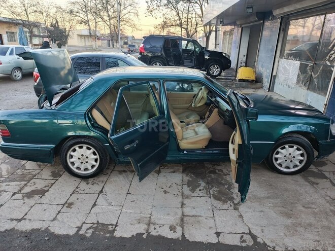 Mercedes E 220 1995, 450,000 km - 2.2 l - Quba