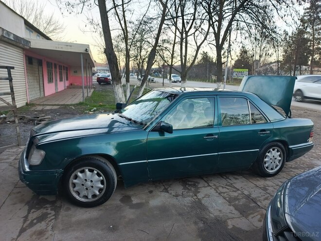 Mercedes E 220 1995, 450,000 km - 2.2 l - Quba