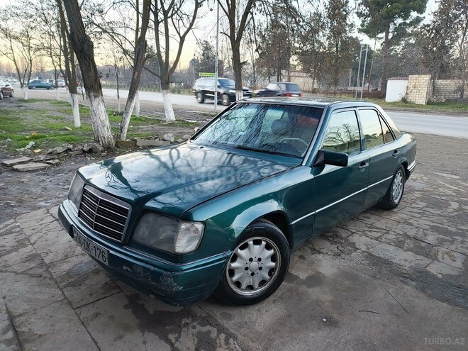 Mercedes E 220 1995, 450,000 km - 2.2 l - Quba