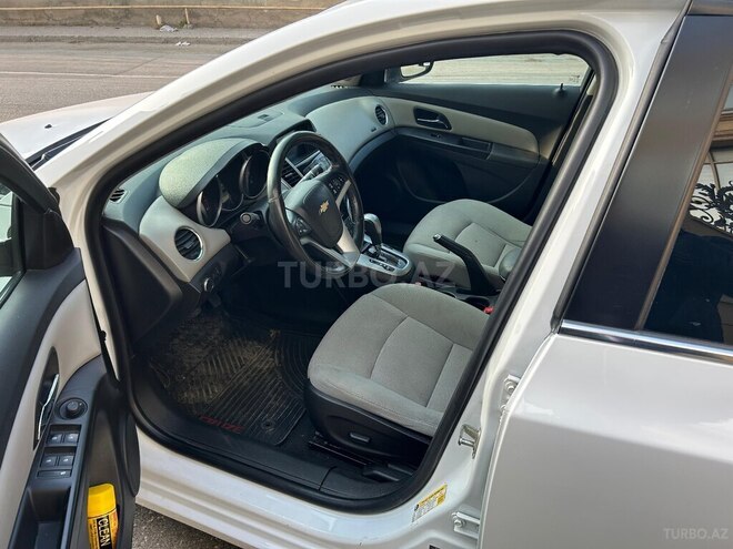 Chevrolet Cruze-12
