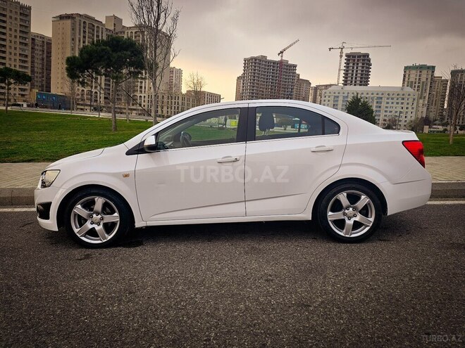 Chevrolet Aveo-5