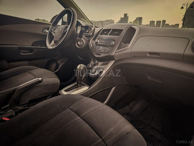 Chevrolet Aveo-8