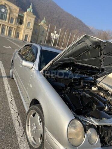Mercedes E 240 1998, 450,000 km - 2.4 l - Qəbələ