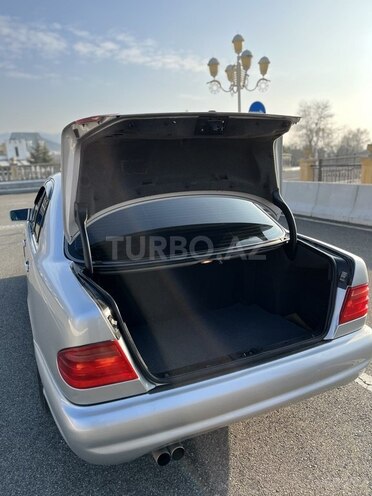 Mercedes E 240 1998, 450,000 km - 2.4 l - Qəbələ
