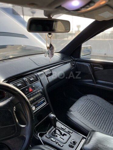 Mercedes E 240 1998, 450,000 km - 2.4 l - Qəbələ