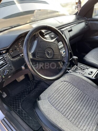 Mercedes E 240 1998, 450,000 km - 2.4 l - Qəbələ