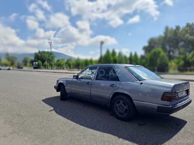 Mercedes E 250 1989, 320,000 km - 2.5 l - Şəki
