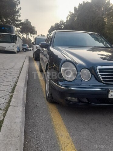Mercedes E 240 2002, 260,000 km - 2.4 l - Salyan