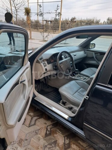 Mercedes E 240 2002, 260,000 km - 2.4 l - Salyan