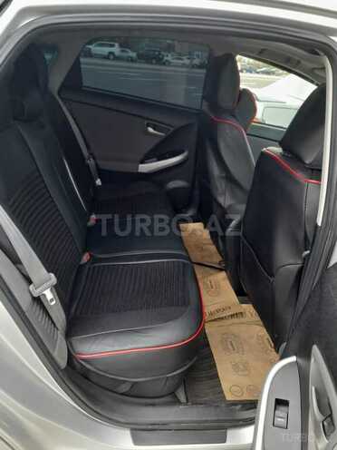 Toyota Prius-13