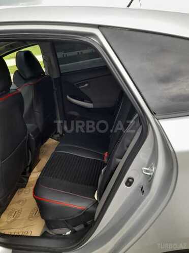 Toyota Prius-11