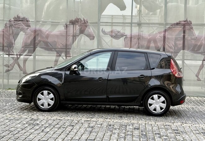 Renault Scenic-6
