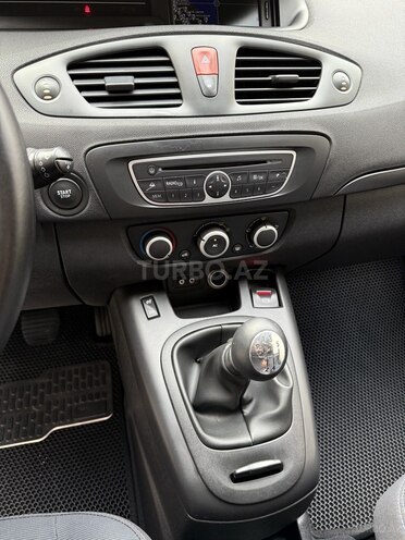 Renault Scenic-13