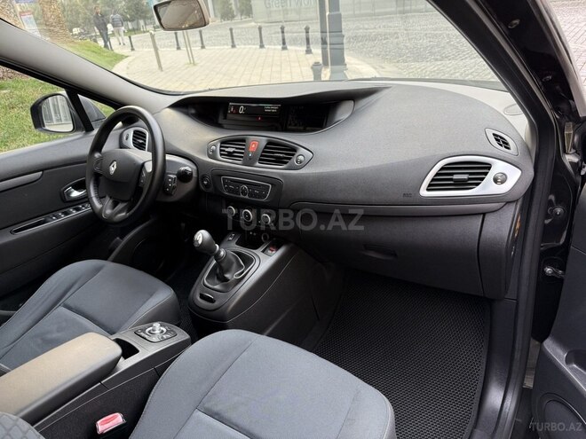 Renault Scenic-12