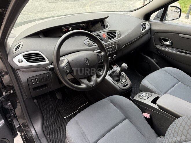 Renault Scenic-11