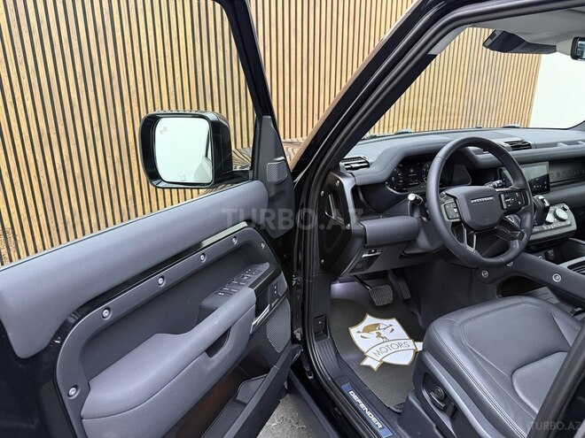 Land Rover Defender-7