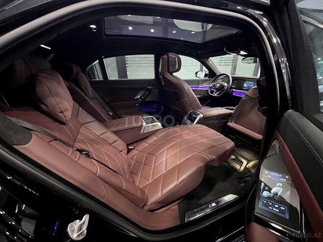 BMW 740-19
