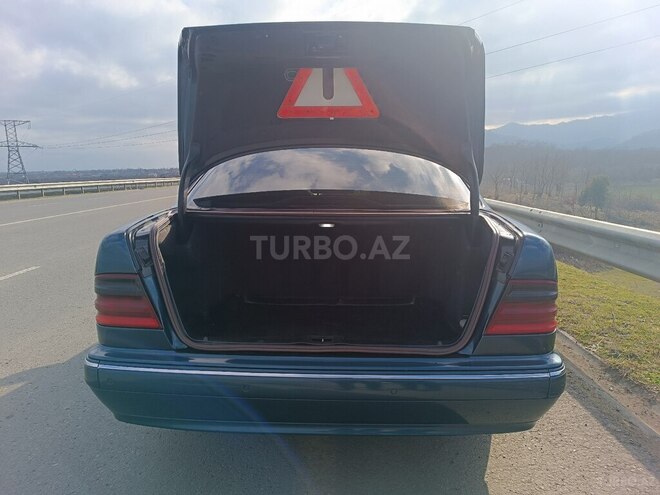 Mercedes E 220 d 1999, 283,000 km - 2.2 l - Bakı