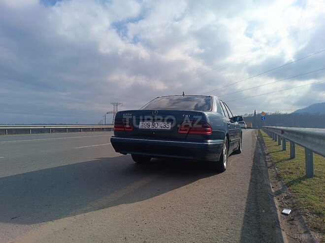 Mercedes E 220 d 1999, 283,000 km - 2.2 l - Bakı