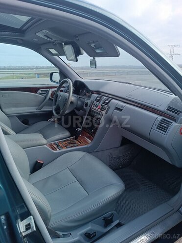 Mercedes E 220 d 1999, 283,000 km - 2.2 l - Bakı