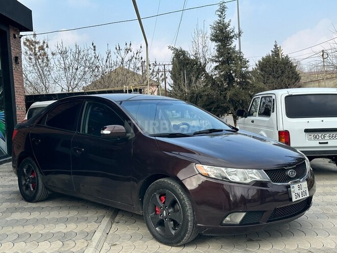 Kia Cerato 2010, 350,000 km - 1.6 l - Salyan