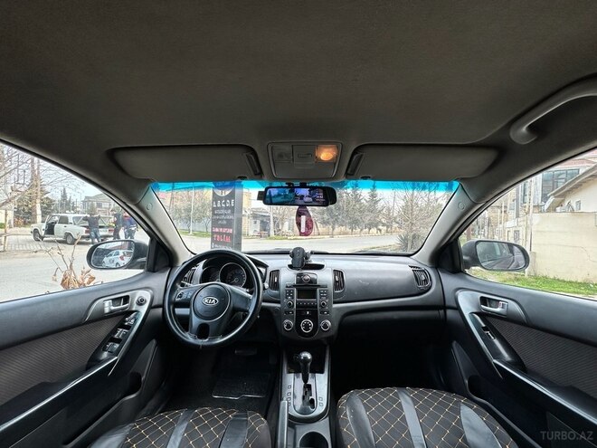 Kia Cerato 2010, 350,000 km - 1.6 l - Salyan