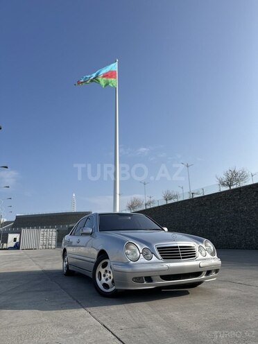 Mercedes E 220 d 2000, 270,000 km - 2.2 л - Bakı