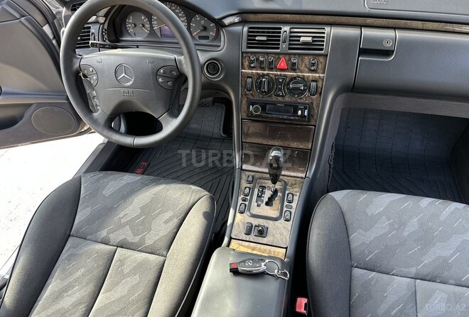 Mercedes E 220 d 2000, 270,000 km - 2.2 л - Bakı