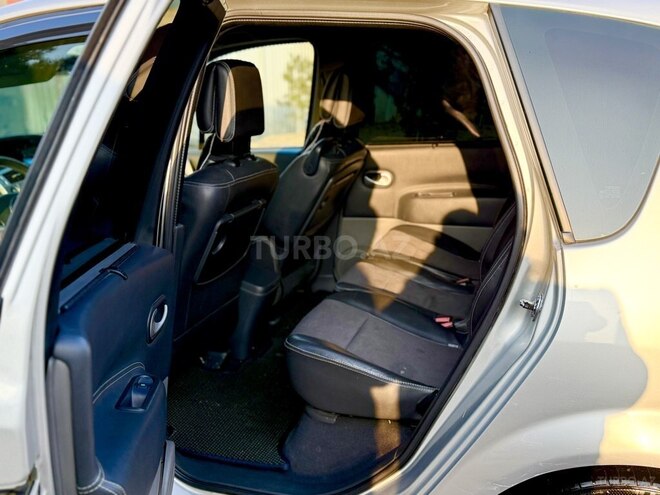 Renault Scenic-7