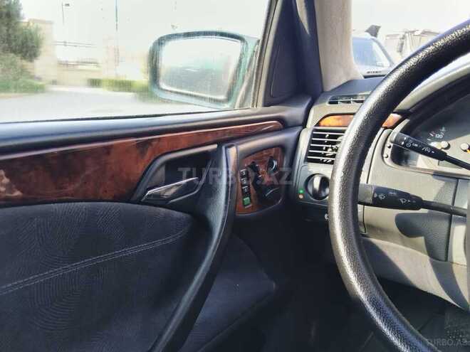 Mercedes E 270 2001, 250,000 km - 2.7 l - Bakı